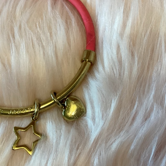 Marc Jacobs bracelet with heart and Star charms in gold tone with pink accent - Picture 4 of 4